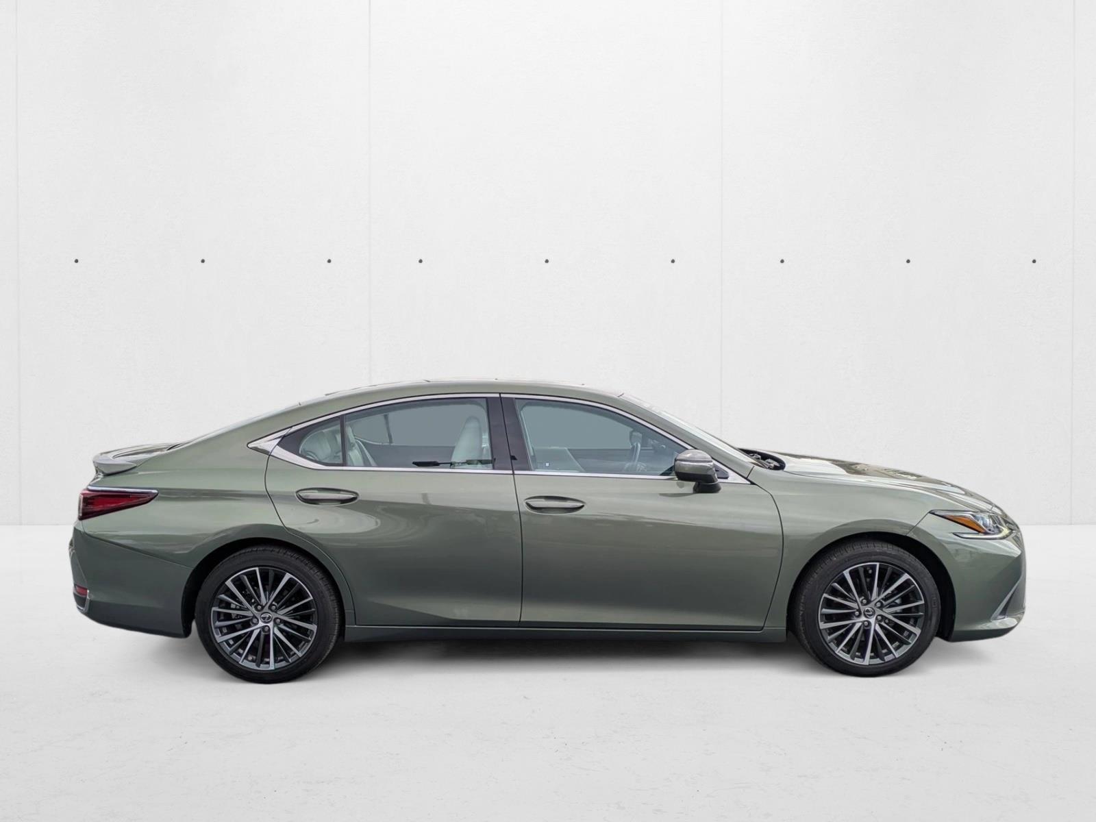 2023 Lexus ES 300h photo 4