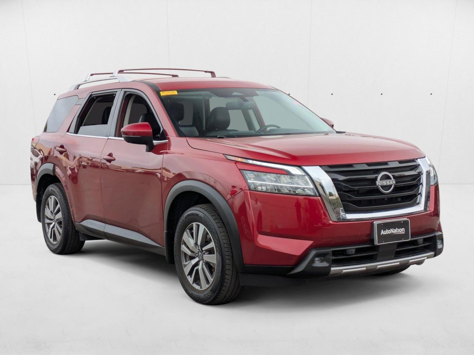 2022 Nissan Pathfinder SL photo 3