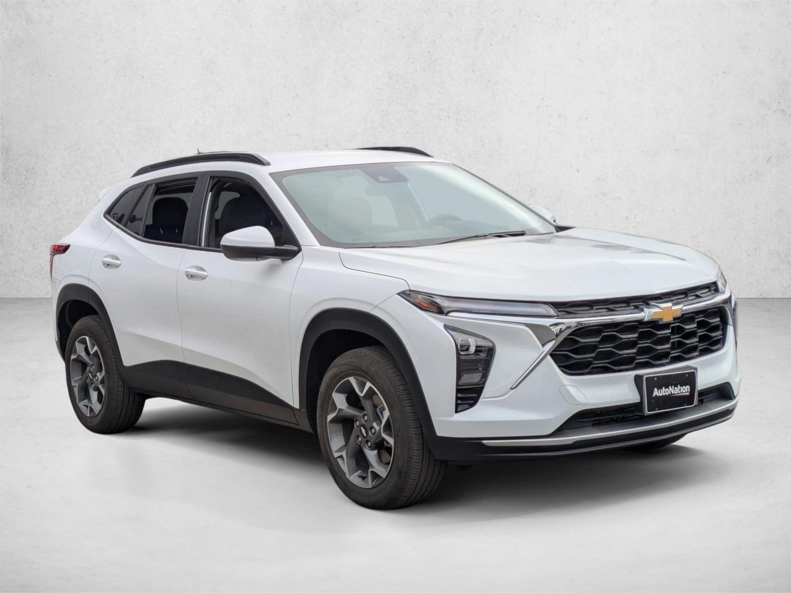 2025 Chevrolet Trax LT photo 3