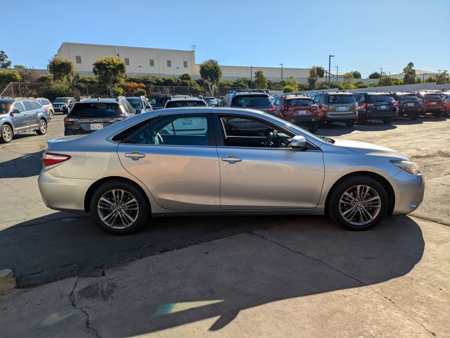 2017 Toyota Camry SE photo 4