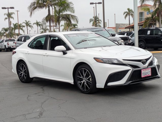 2023 Toyota Camry SE photo 3