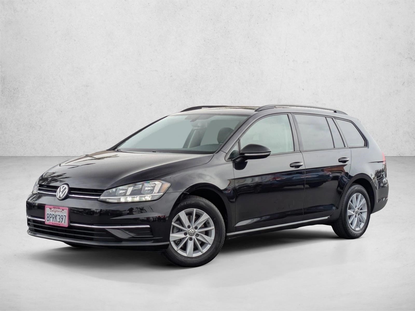 2019 Volkswagen Golf SportWagen S's photo