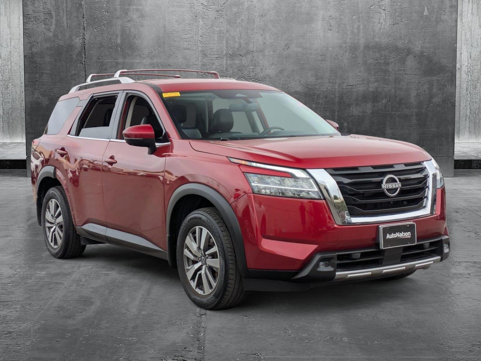 2022 Nissan Pathfinder SL photo 3