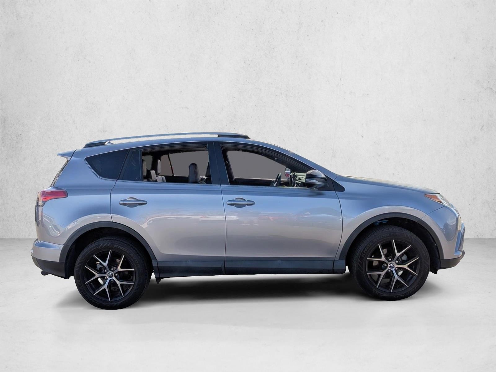 2016 Toyota RAV4 SE photo 5