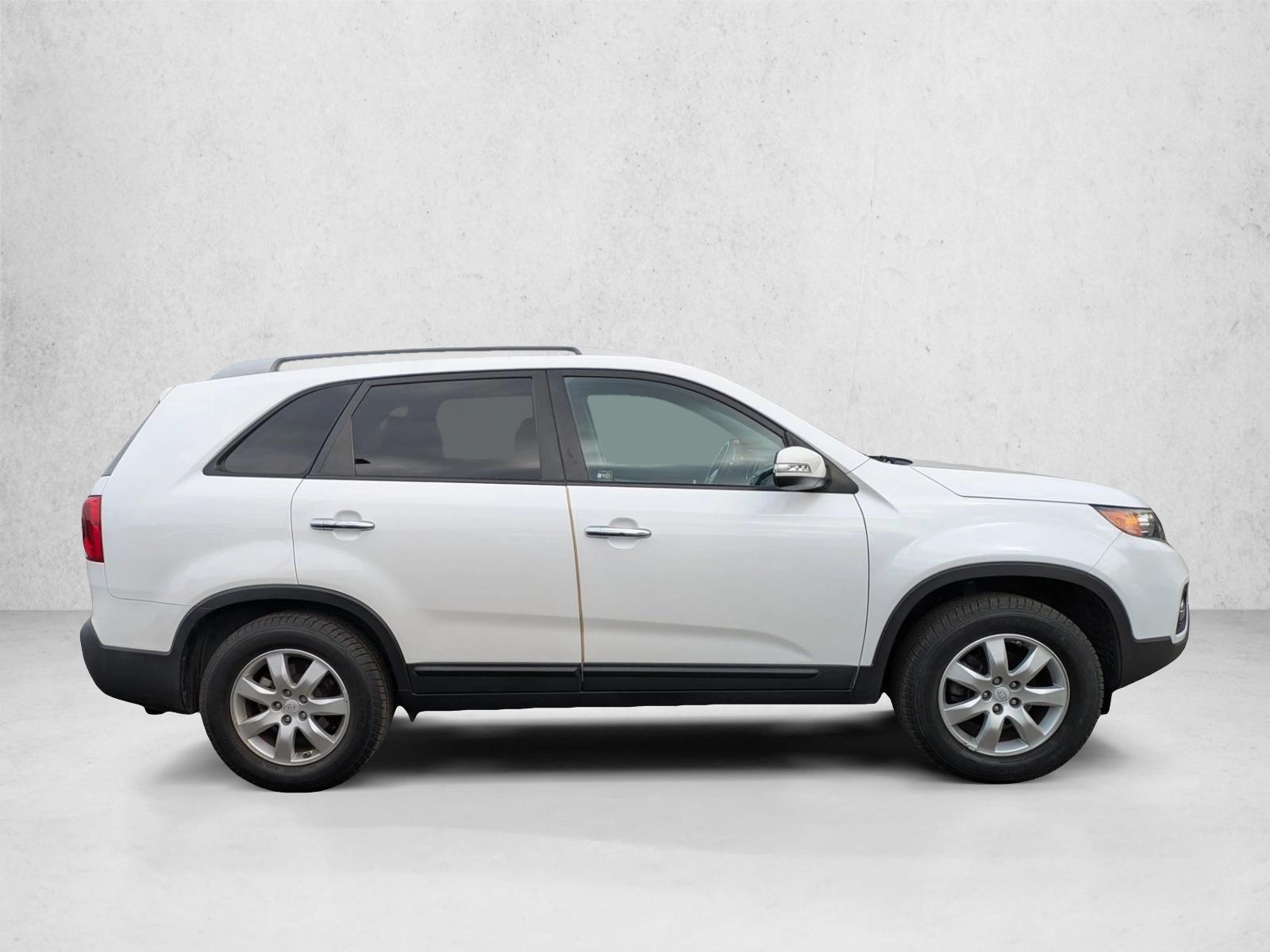 2011 Kia Sorento LX photo 2