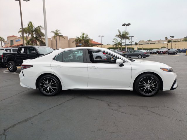 2023 Toyota Camry SE photo 4