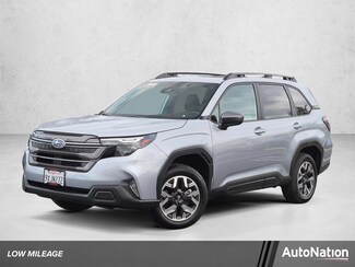 2026 Subaru Forester Premium photo 1