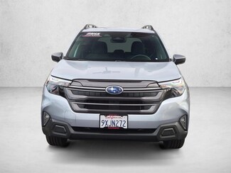 2026 Subaru Forester Premium photo 3