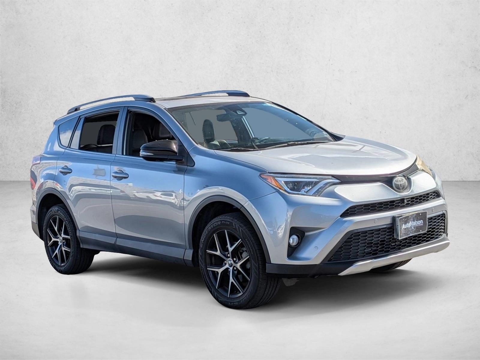 2016 Toyota RAV4 SE photo 4