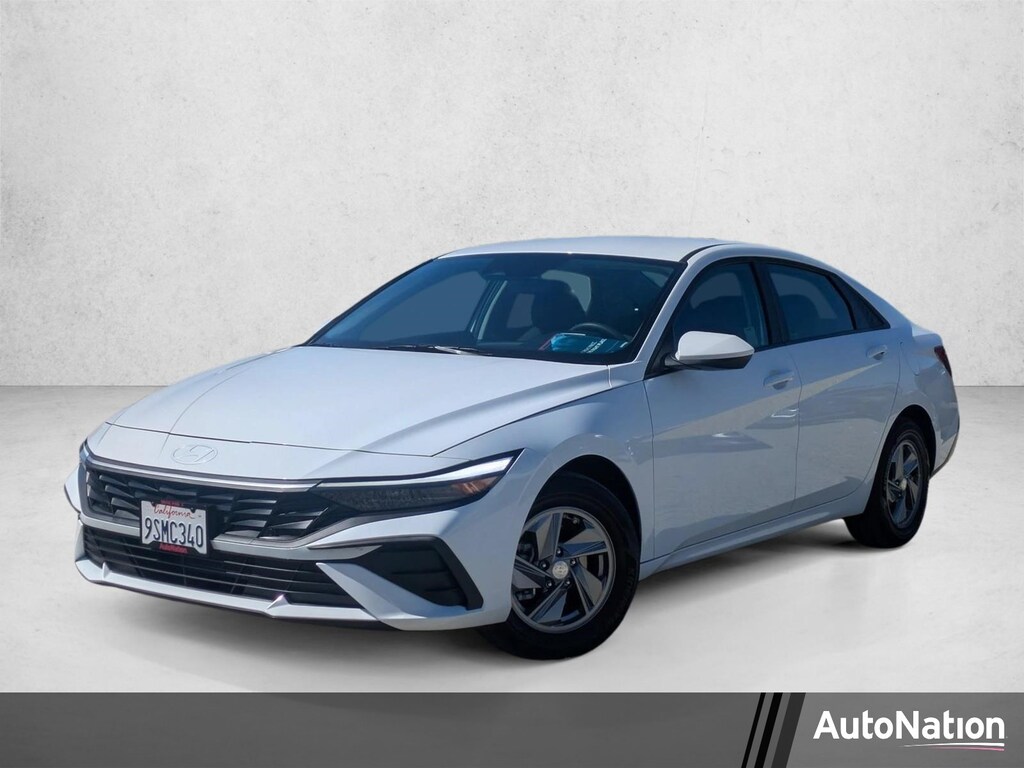 Used 2025 Hyundai Elantra SE Sedan