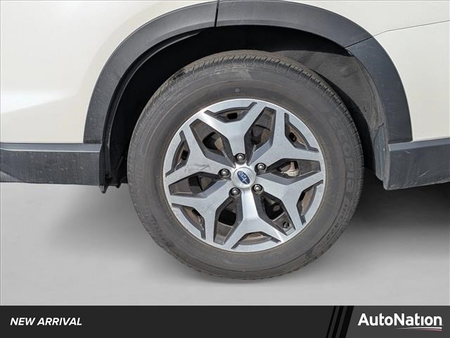 2023 Subaru Forester Premium photo 1