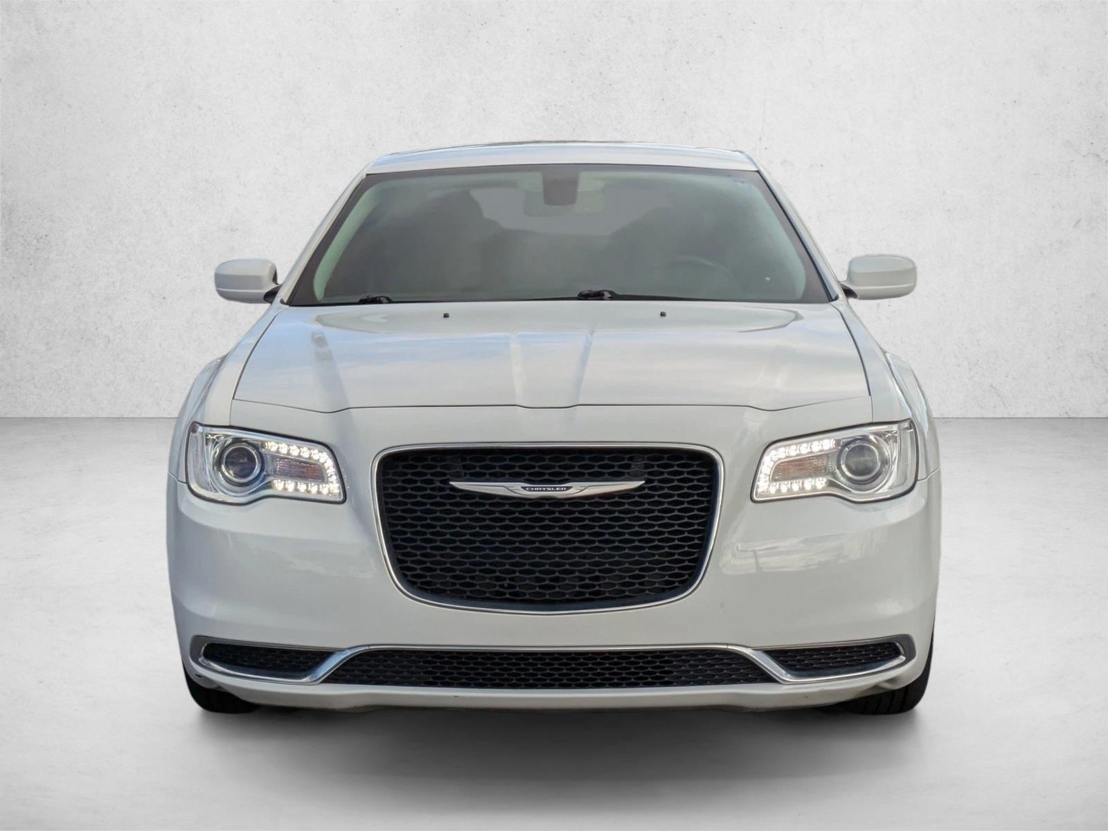 2020 Chrysler 300 Touring photo 2