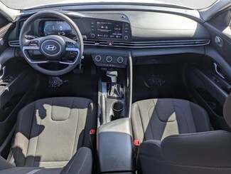 2025 Hyundai Elantra SE photo 16