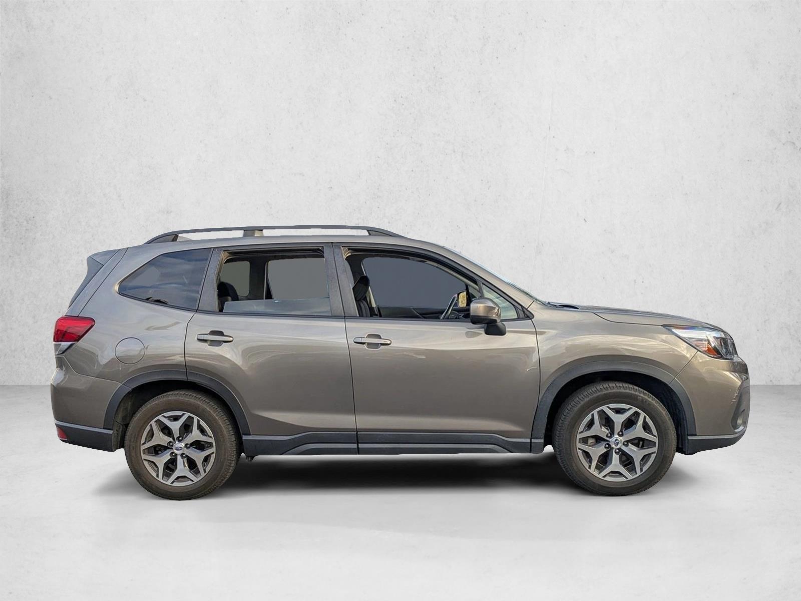 2020 Subaru Forester Premium photo 4