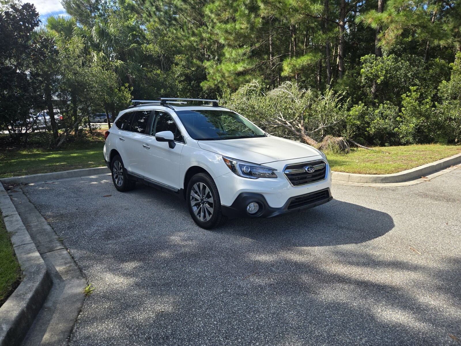 2018 Subaru Outback Touring photo 3