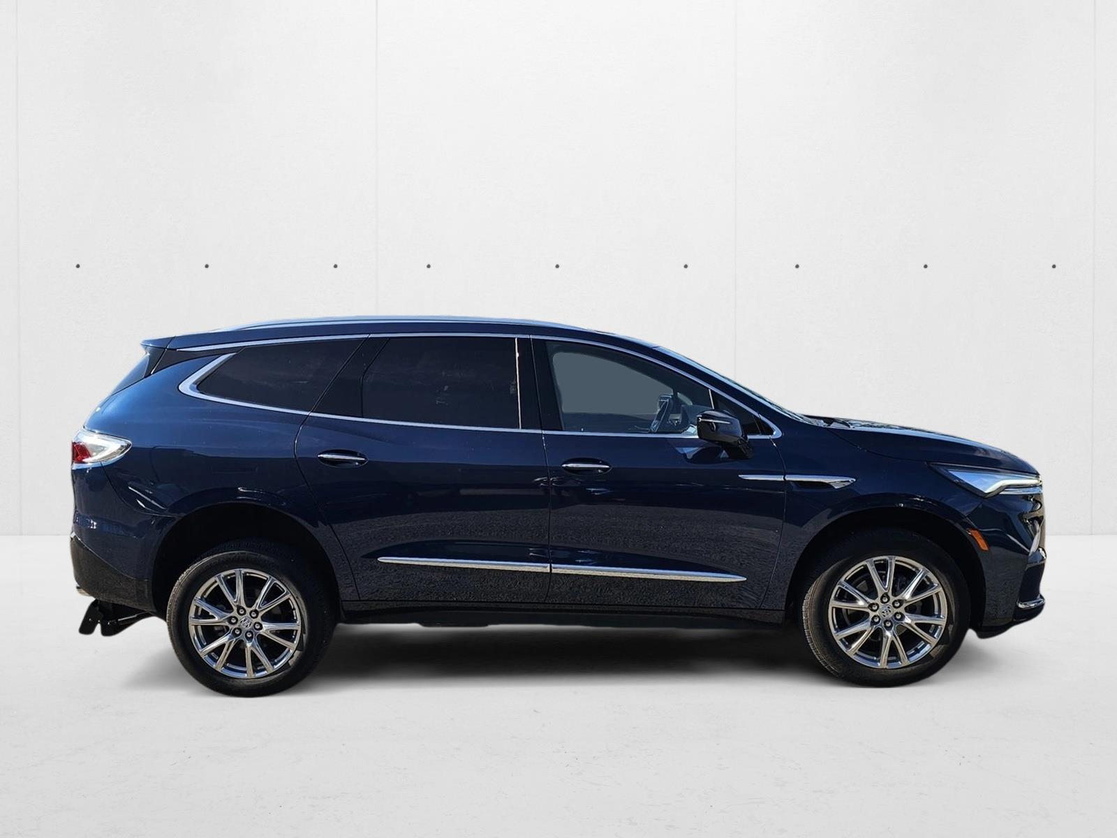 2023 Buick Enclave Essence photo 3