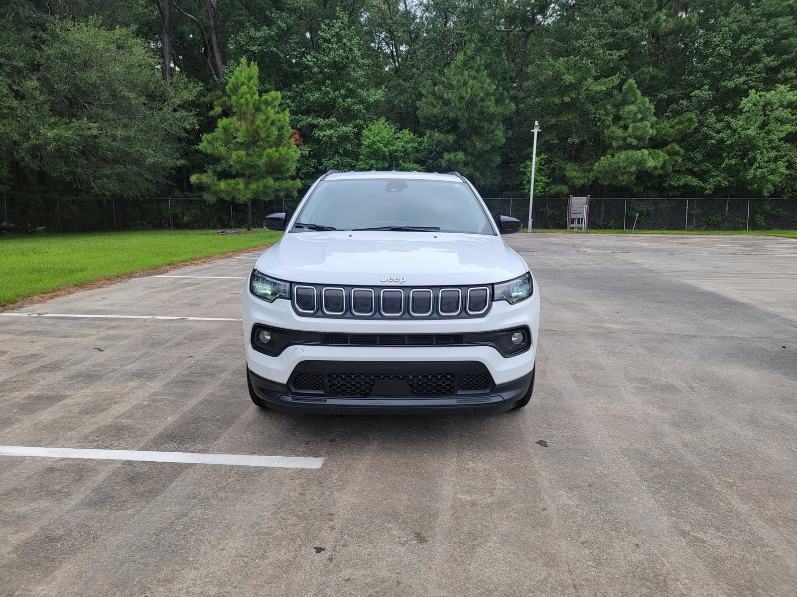 2022 Jeep Compass Latitude photo 2