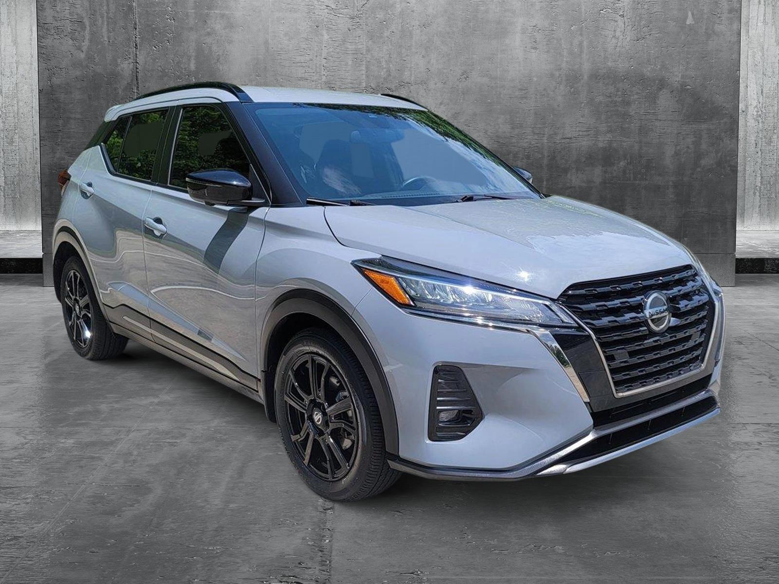 2021 Nissan Kicks SR photo 3