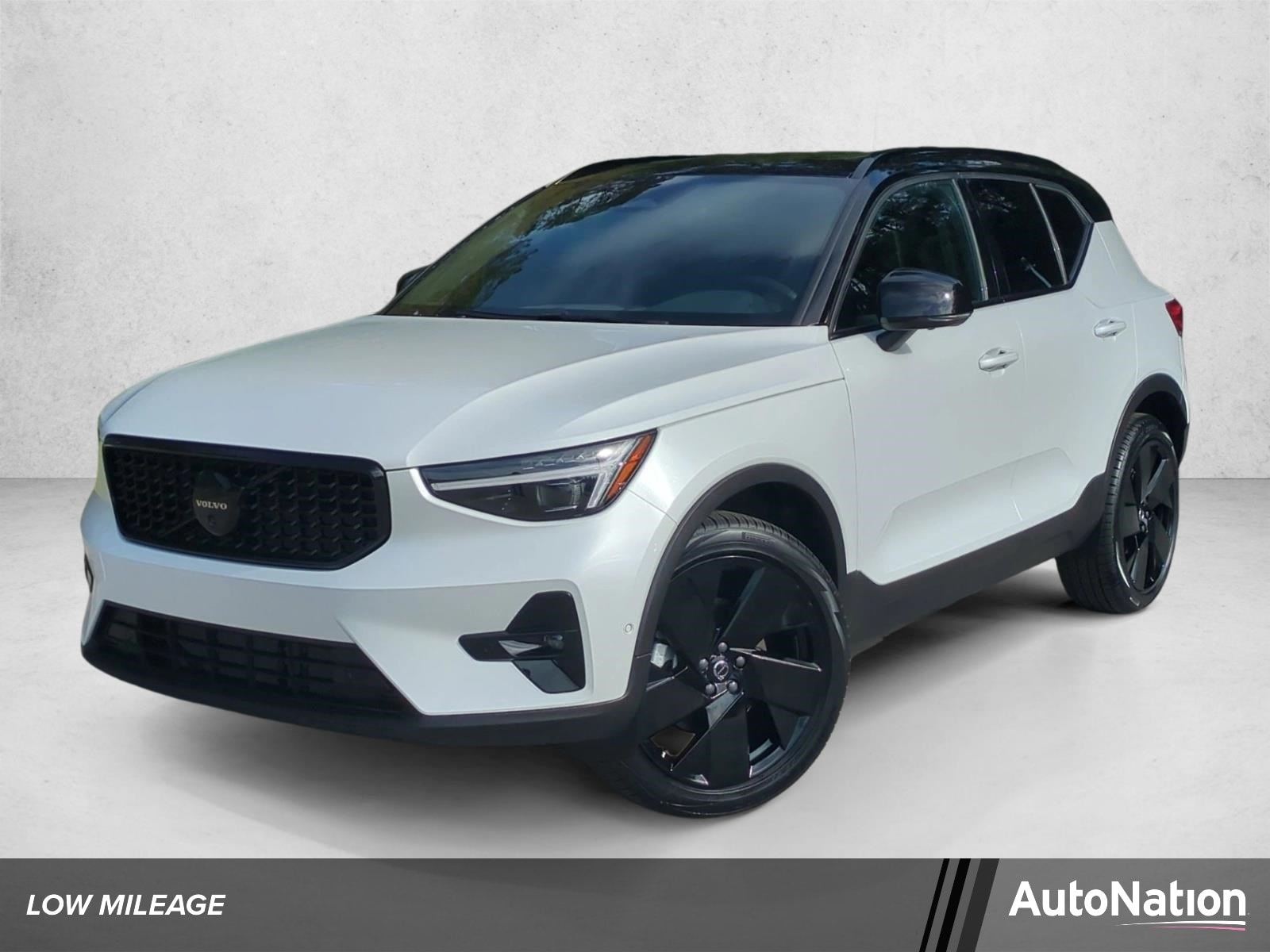 2026 Volvo XC40 B5 Ultra Ultra Black Edition AWD's photo