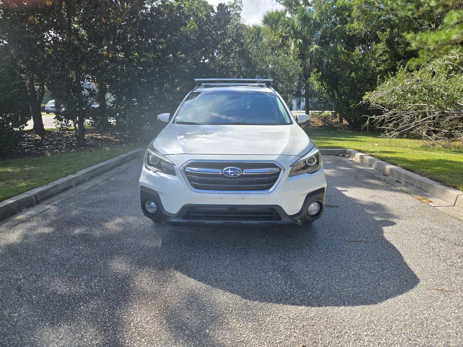 2018 Subaru Outback Touring photo 2