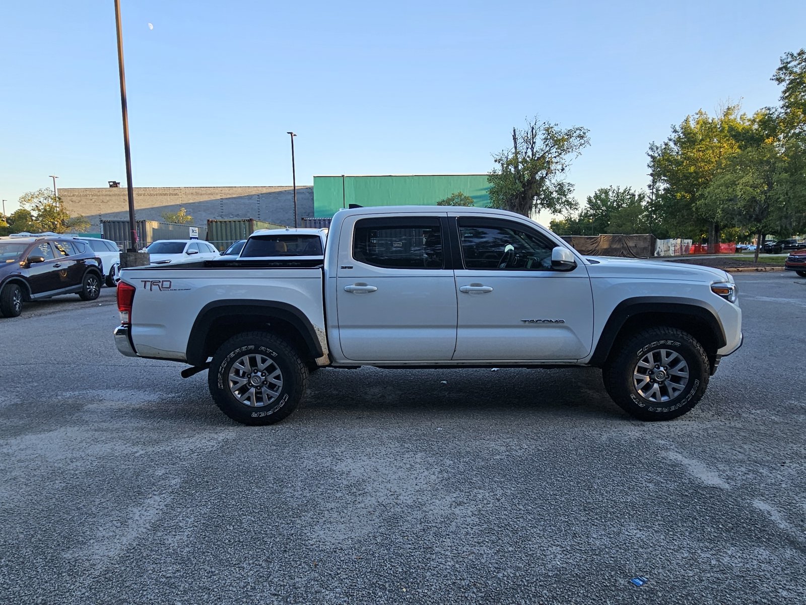 2017 Toyota Tacoma SR5 photo 3