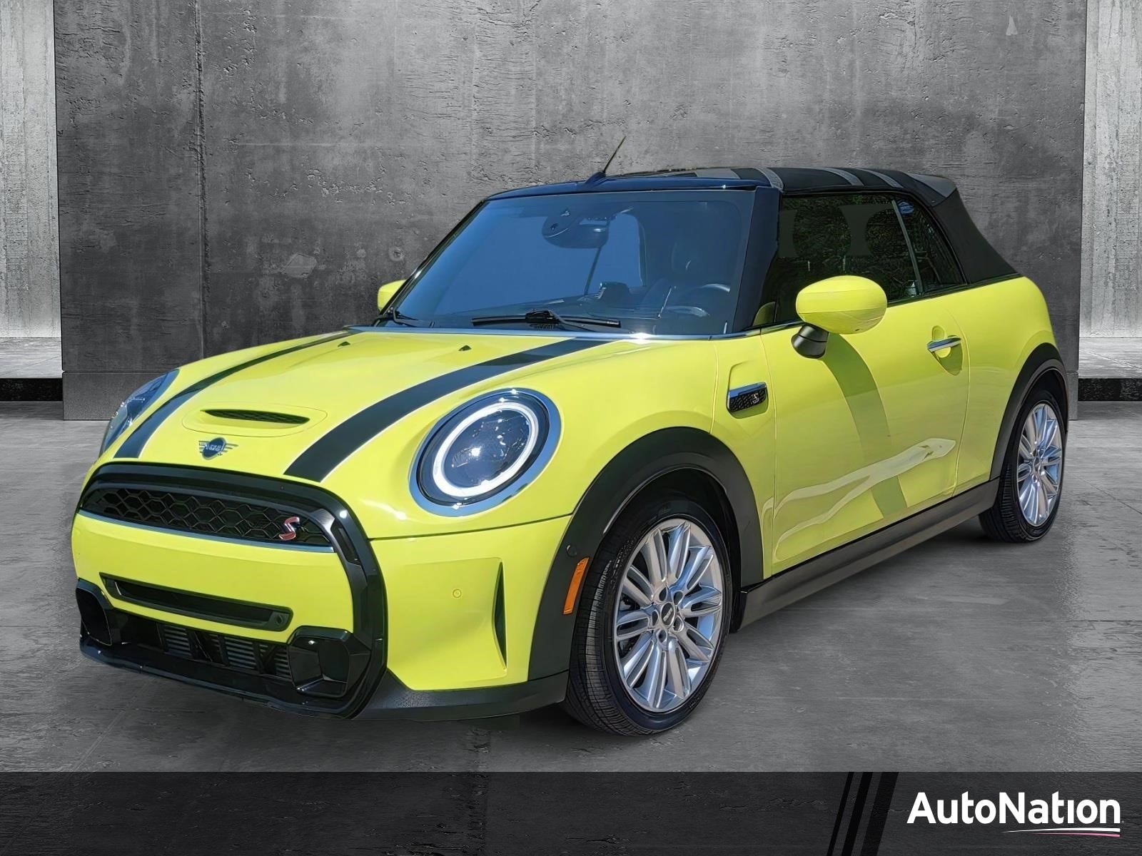 2022 MINI Convertible S's photo