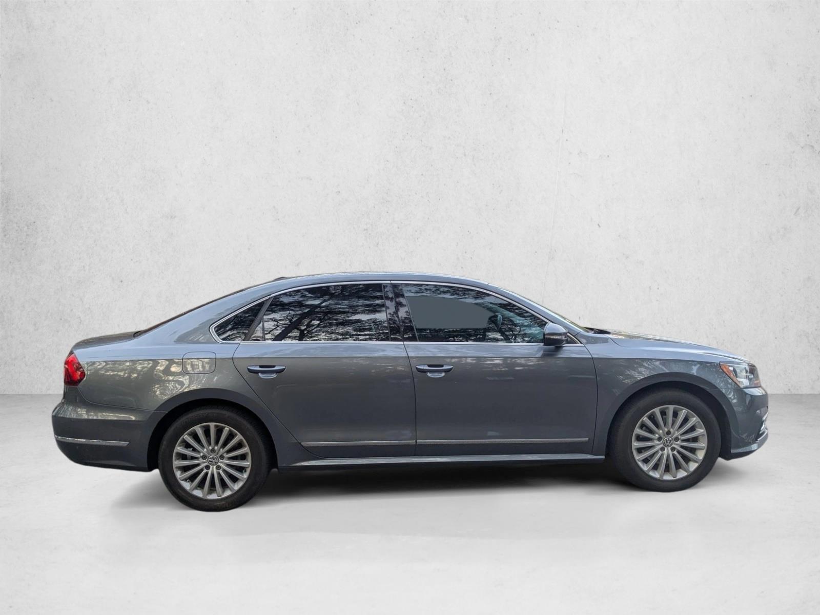 2017 Volkswagen Passat SE photo 4