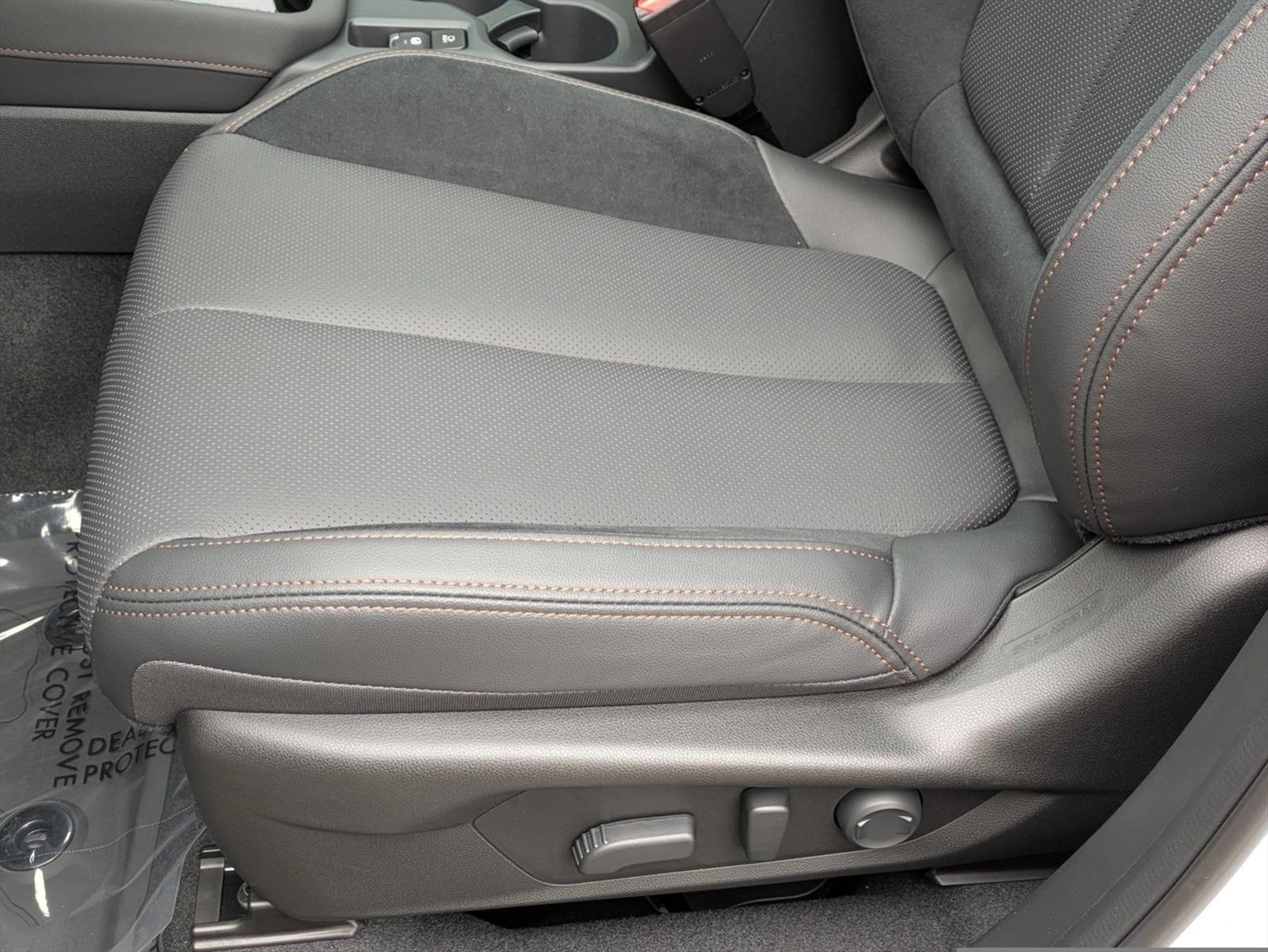 2025 Subaru Forester Touring photo 4