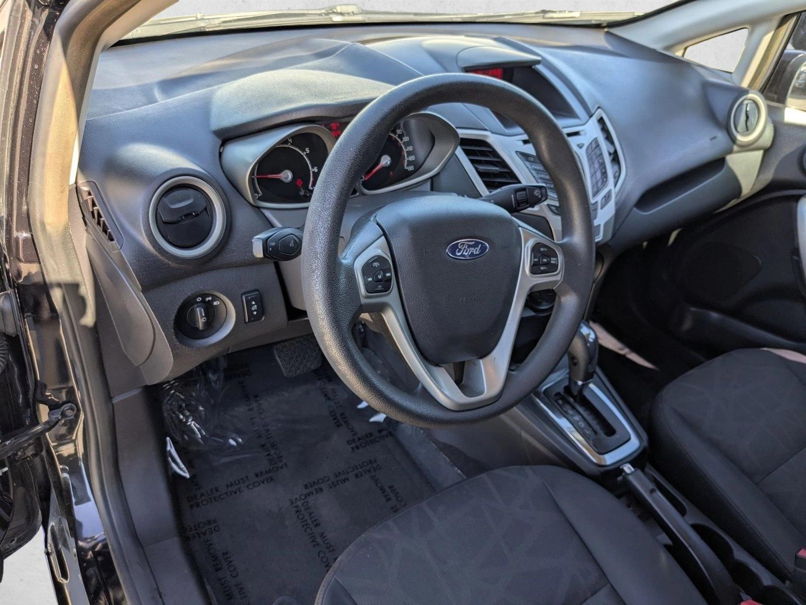 2012 Ford Fiesta SE - Photo 10