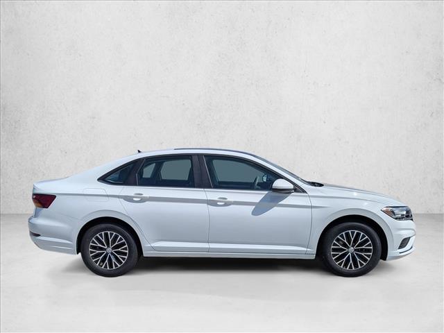 2019 Volkswagen Jetta SE R-Line photo 4