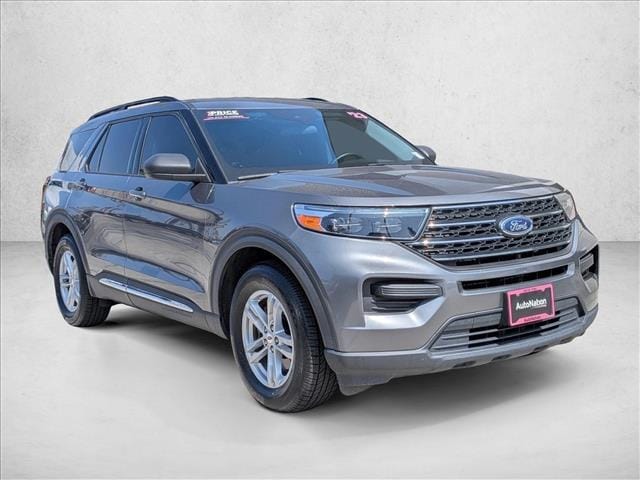 2023 Ford Explorer XLT photo 2