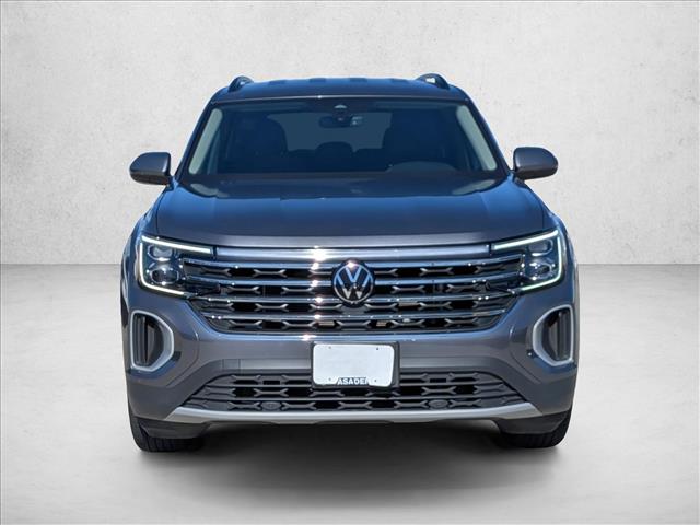 2024 Volkswagen Atlas SE photo 2