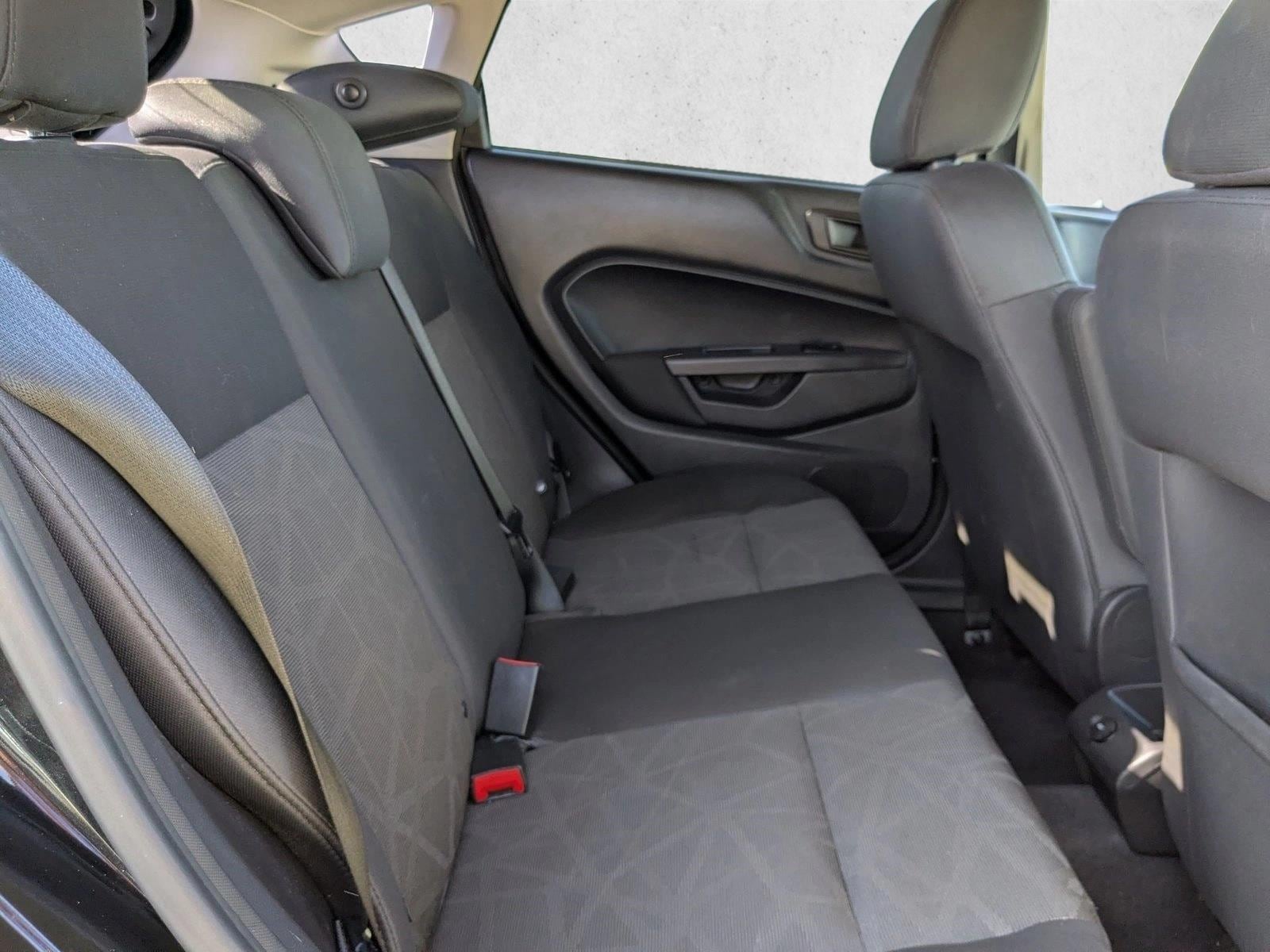 2012 Ford Fiesta SE - Photo 18