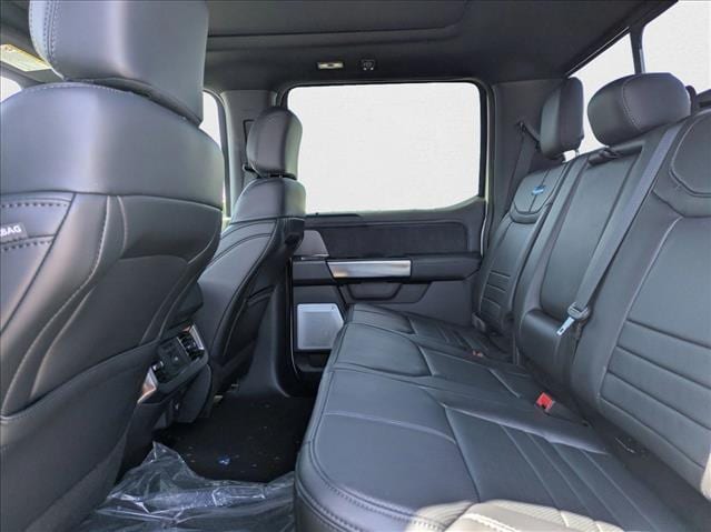2025 Ford F-250 Super Duty Platinum - Photo 16