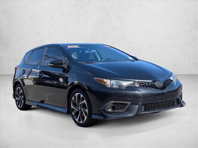 2016 Scion iM photo 2