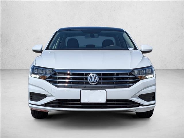 2019 Volkswagen Jetta SE R-Line photo 2