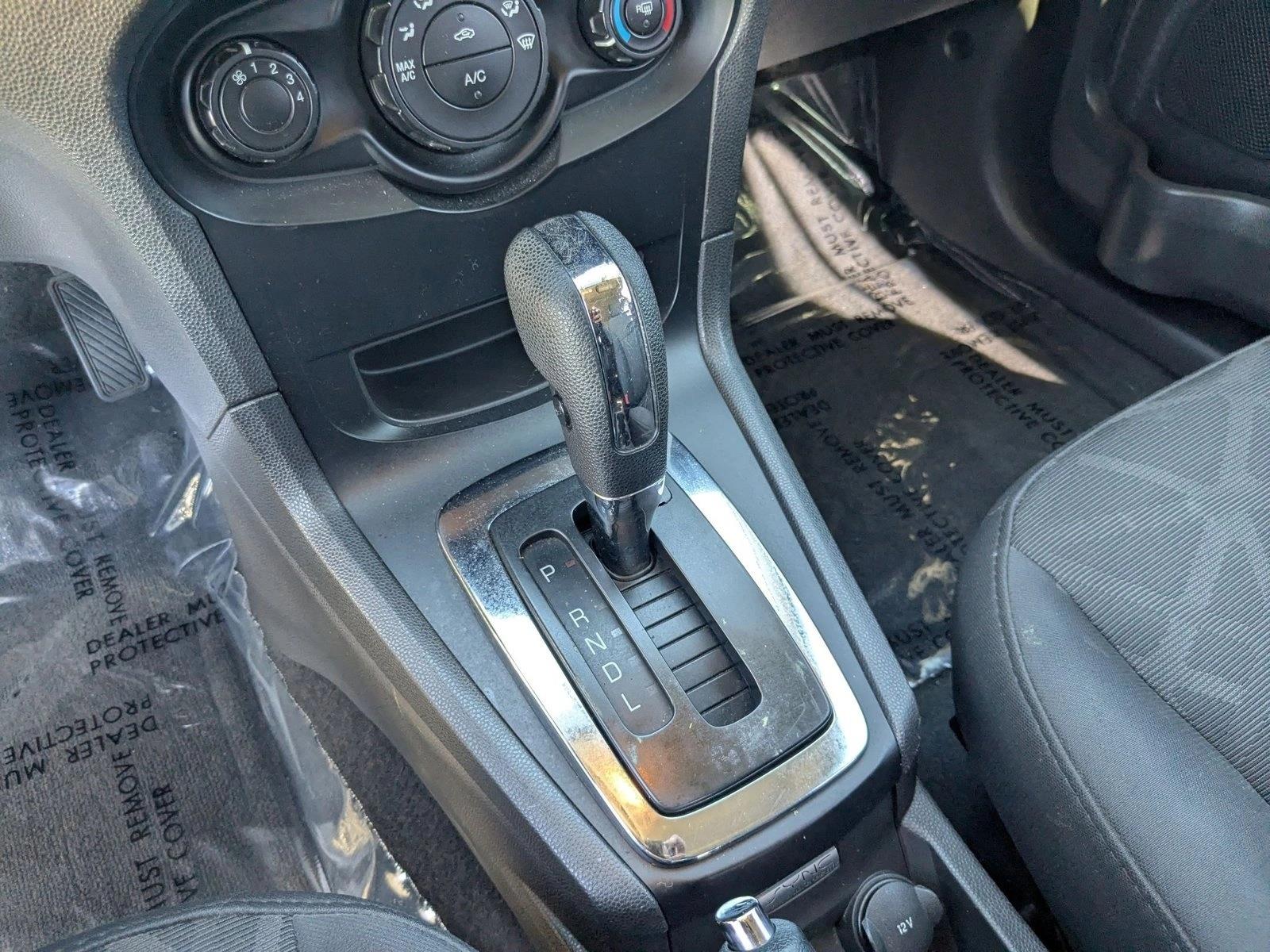 2012 Ford Fiesta SE - Photo 12