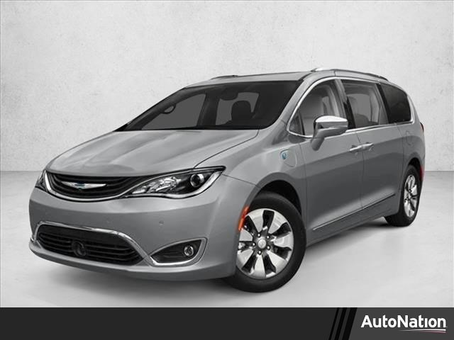 2017 Chrysler Pacifica Hybrid Platinum's photo