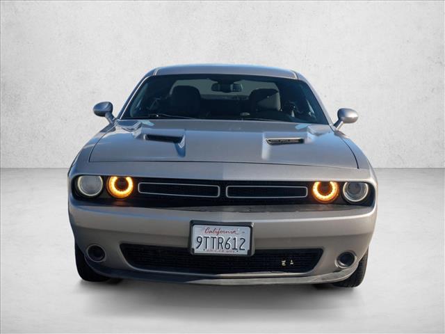 2017 Dodge Challenger SXT photo 2