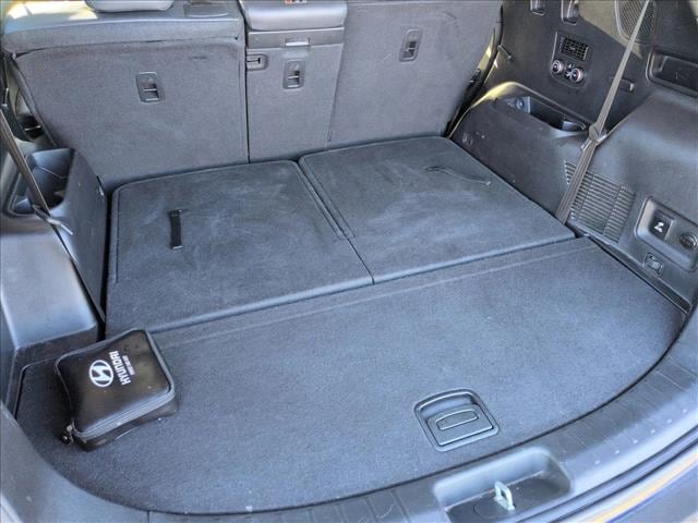 2017 Hyundai Santa Fe SE Ultimate photo 5