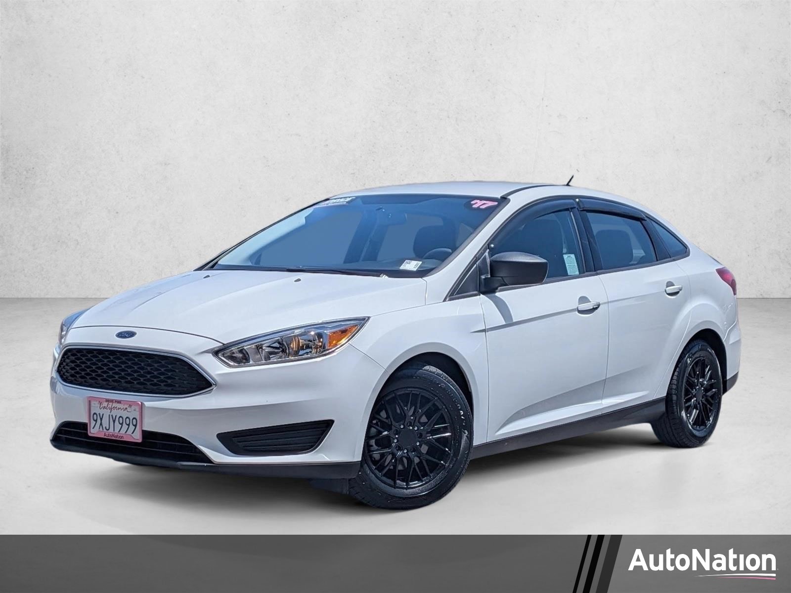 2017 Ford Focus Sedan S's photo