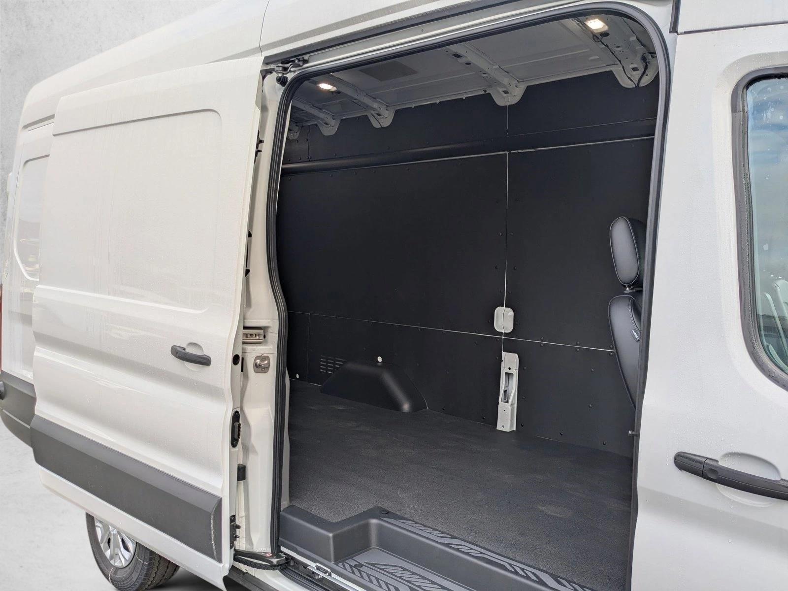 2025 Ford E-Transit Cargo Van Base - Photo 16