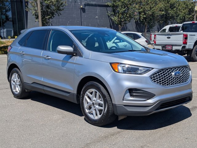 2024 Ford Edge SEL photo 3