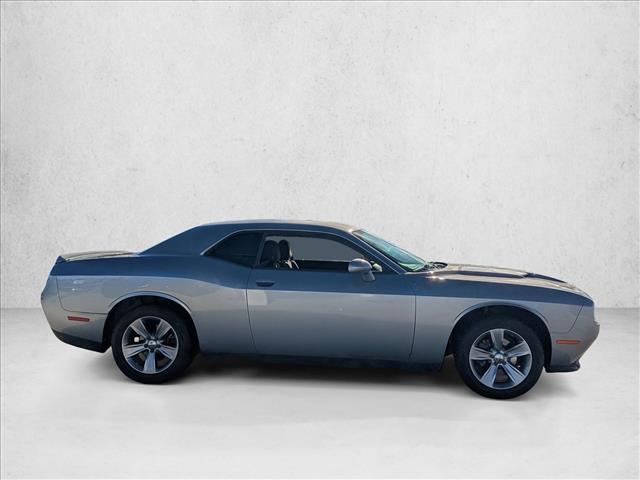 2017 Dodge Challenger SXT photo 4
