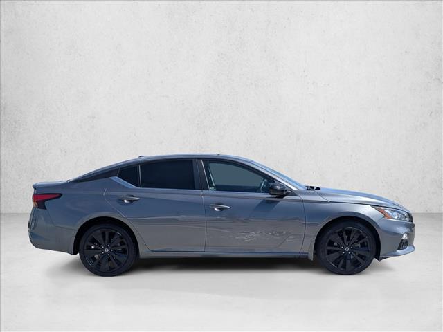 2022 Nissan Altima SR photo 4