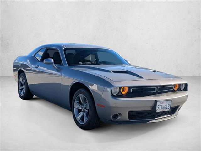 2017 Dodge Challenger SXT photo 3