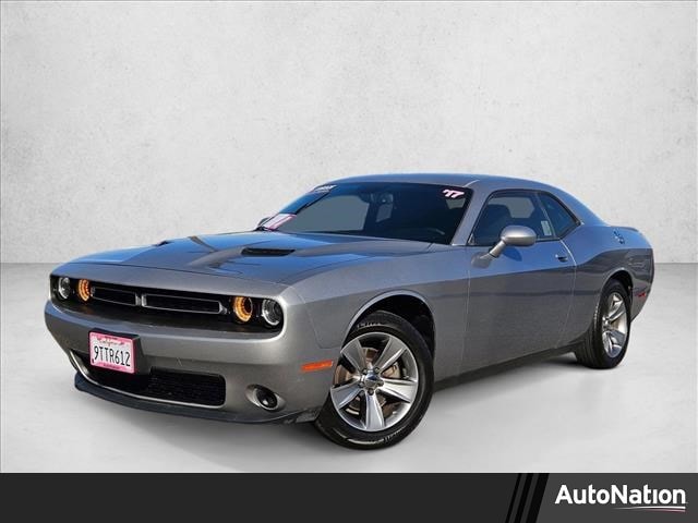 2017 Dodge Challenger SXT's photo