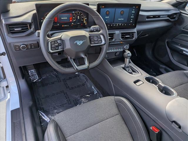 2025 Ford Mustang EcoBoost photo 3