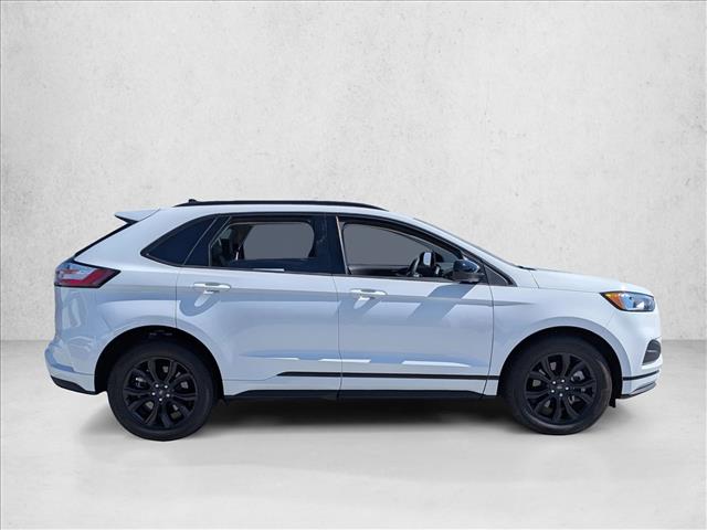 2022 Ford Edge SE photo 3