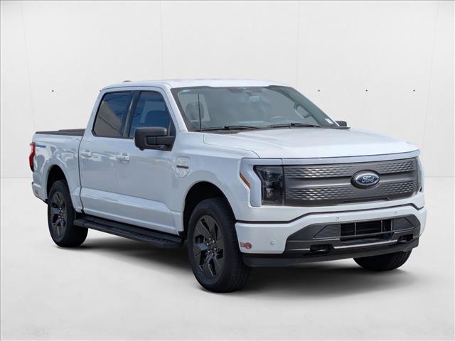 2023 Ford F-150 Lightning XLT photo 3